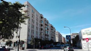 Lloguer Local Comercial a La Buhaira. Alquiler local calle camilo jose cela