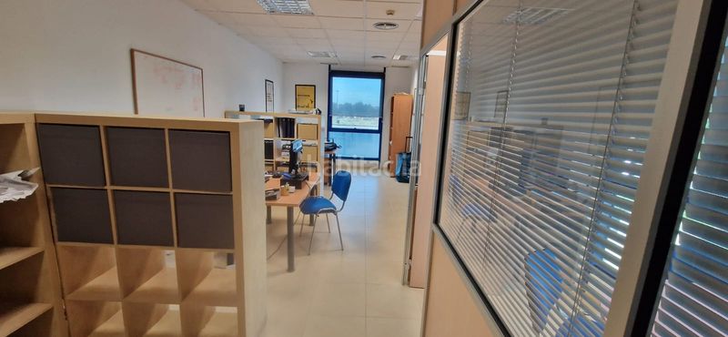 Foto b37611a1-4aa4-4183-b0d9-b829d10a0996. Miete büro in calle astronomía 14 in San Jerónimo - La Bachillera Sevilla