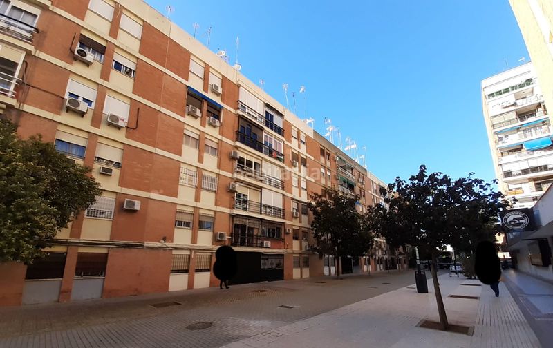 Foto d367b327-05db-4679-8cc8-57b24fbf63ce. Pis a calle beatriz de suabia 50 a Barrio del Nervión Sevilla