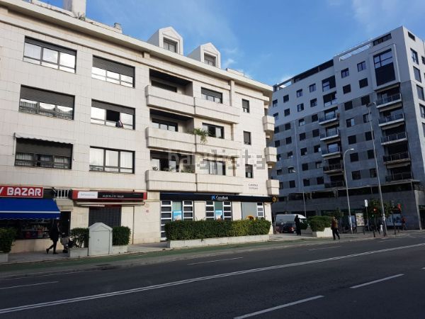 Foto b6736c9f-2b74-45a9-96f7-7a05f3dc276f. Etagenwohnung in calle antonio maura montaner 49 in Sevilla