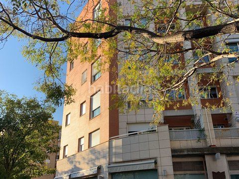 Foto b89f380f-e142-4c17-82b9-fb49f010b410. Etagenwohnung in calle antonio maura montaner 49 in Sevilla