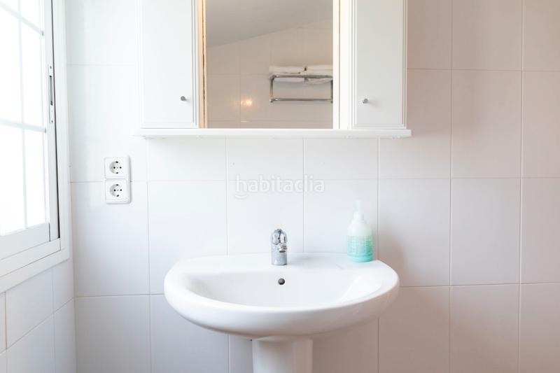 Foto 4250519e-7880-4d05-b752-3d2ae86a7bda. Edificio en carrer del flamenc 9 en Deltebre