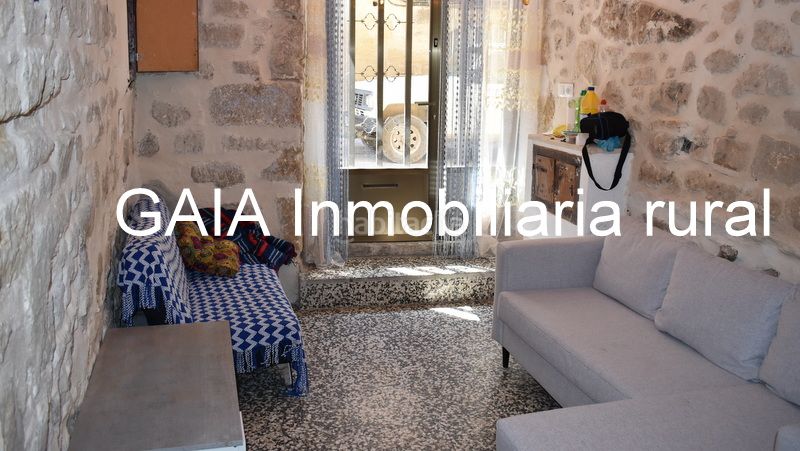 Foto 9411b9fe-4c04-4459-aa25-f6ac01de7a6e. Casa adossada a Maella