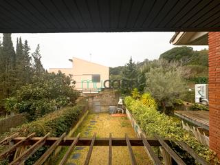 Casa aparellada  Carrer riera de tiana. ¡jardín y buhardilla con solárium!
