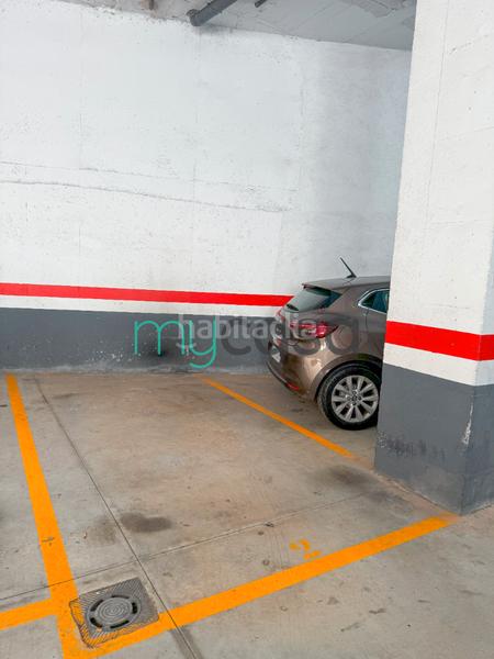 Foto a8ac9153-5bd6-4b4a-a2de-da71881d837f. Parking coche en carrer de la circumval-lació 84 ¡plaza de parking en venta! en Badalona
