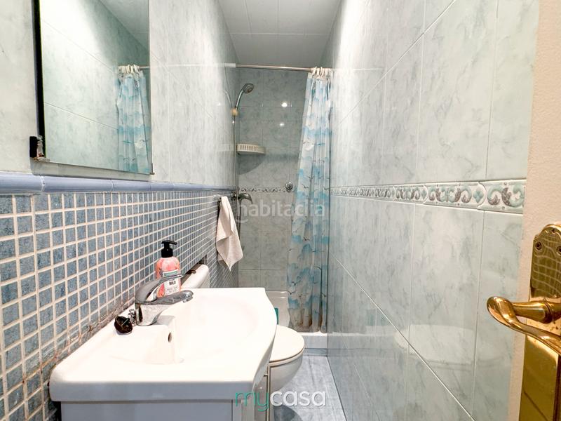 Foto 59777c5c-602f-4d32-8f1c-9748bd308f56. Piso para entrar a vivir, exterior y 2 habitaciones *ite pasada en Santa Coloma de Gramenet