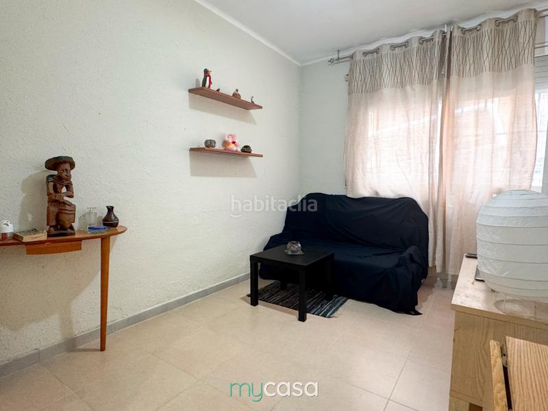 Foto a6c1f1a3-852e-4421-8760-02bc6d83e0bb. Piso para entrar a vivir, exterior y 2 habitaciones *ite pasada en Santa Coloma de Gramenet