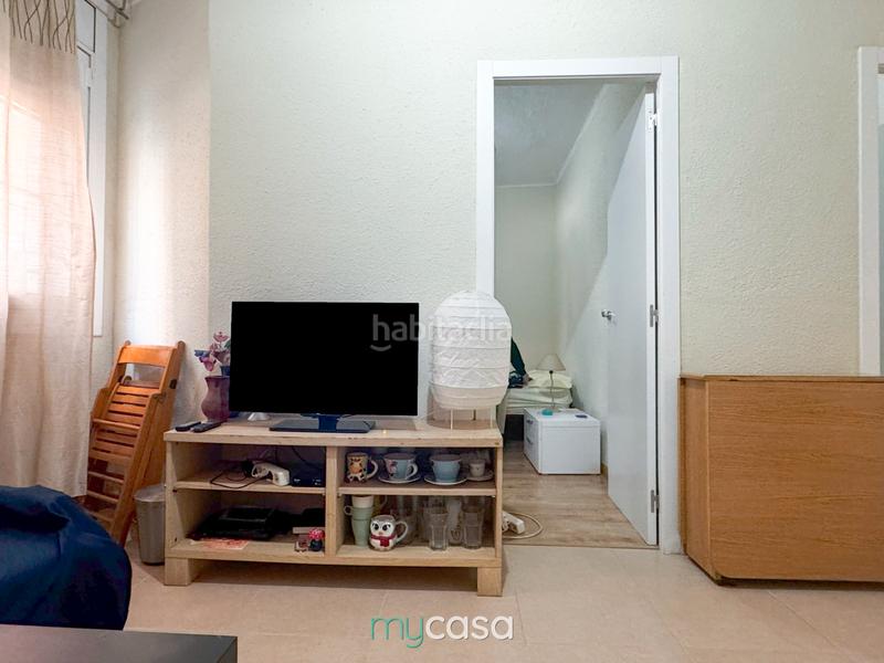 Foto b6c393fa-8b95-4844-8bf4-1418be4c6306. Piso para entrar a vivir, exterior y 2 habitaciones *ite pasada en Santa Coloma de Gramenet
