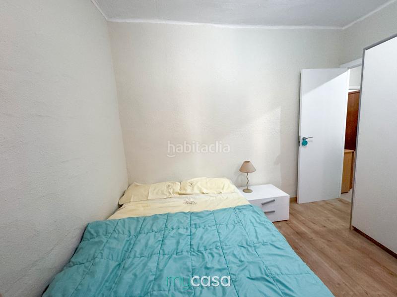 Foto e72b6162-7553-40ea-84f1-f849f45b610f. Piso para entrar a vivir, exterior y 2 habitaciones *ite pasada en Santa Coloma de Gramenet
