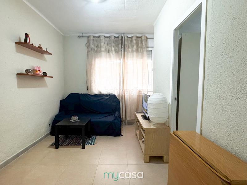 Foto ebeb75f4-f2d7-4ec2-a20c-63ab4543c902. Piso para entrar a vivir, exterior y 2 habitaciones *ite pasada en Santa Coloma de Gramenet
