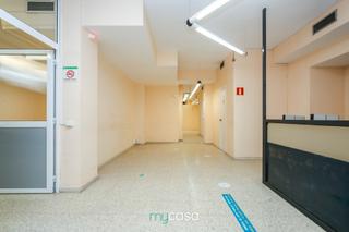Miete Geschäftsraum  Carrer santiago de compostela. ¡frente a la parada de ferrocarril sant josep!