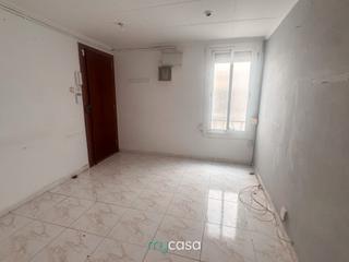 Pis  Carrer de juan valera. Vivienda con 2 dormitorios y ascensor! para reformar