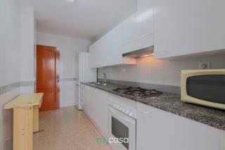 Piso  Carrer del doctor modrego. ¡vivienda con 3 habitaciones, balcón + plaza de parking!