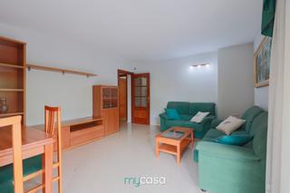 Piso  Carrer del doctor modrego. ¡vivienda con 3 habitaciones, balcón + plaza de parking!