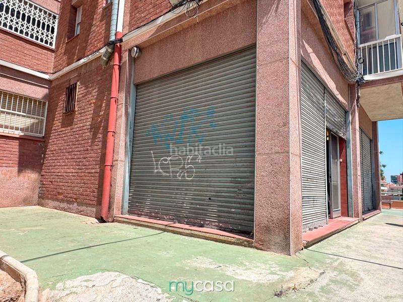 Foto 979b65ec-ebc5-4c00-b087-d56b04806695. Local comercial a Llefià Badalona