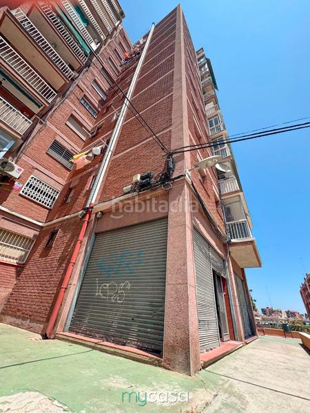 Foto b97a3436-06d4-45ee-88f9-406acf63b200. Local comercial a Llefià Badalona