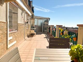 Appartamento  Carrer de calderón de la barca. ¡ ático con gran terraza + 3 habitaciones + ascensor!