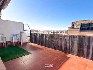 Piso  Carrer de la independència. ¡magnífico ático con terraza!