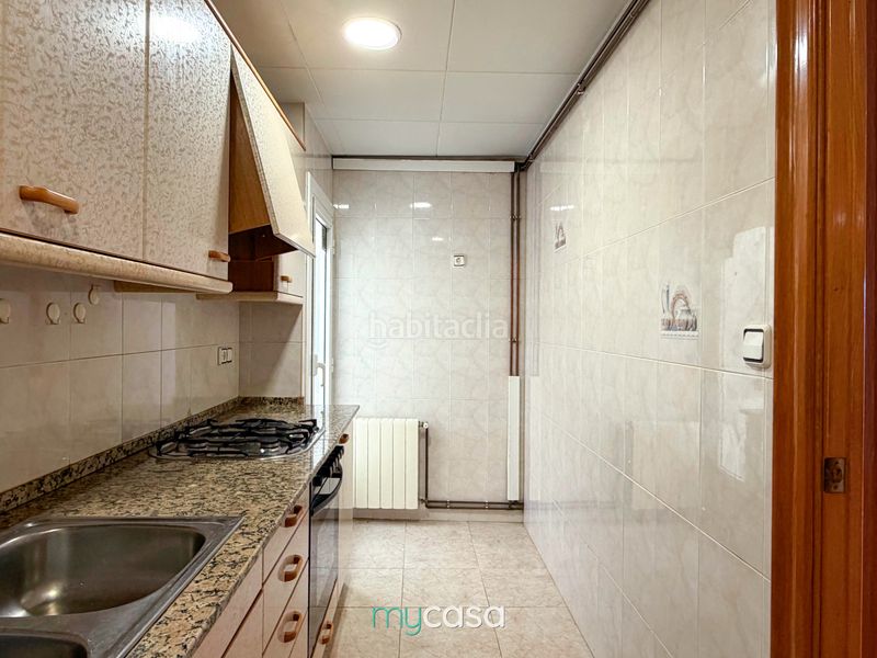 Foto 0ff5ff21-6706-4352-b28d-83b06c7e0b24. Àtic amb calefacció a Bufalà Badalona