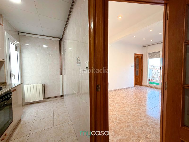 Foto 1720c40f-bdf2-4ba4-bfd0-41349d853250. Àtic amb calefacció a Bufalà Badalona