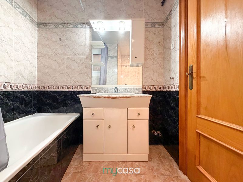 Foto 459eb245-5038-4ea7-9256-7d36fcac0a95. Àtic amb calefacció a Bufalà Badalona