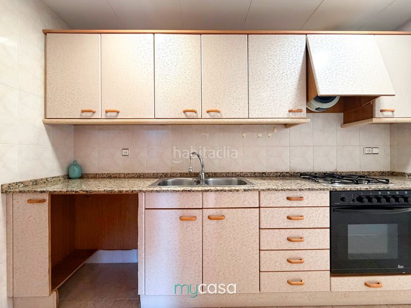 Foto 538f5bbf-1c7b-493d-a390-11c973b13b8a. Àtic amb calefacció a Bufalà Badalona