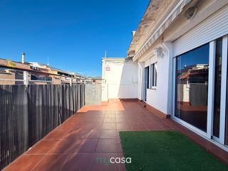 Dachwohnung  Carrer de la independència. ¡ático con terraza y muchas posibilidades!