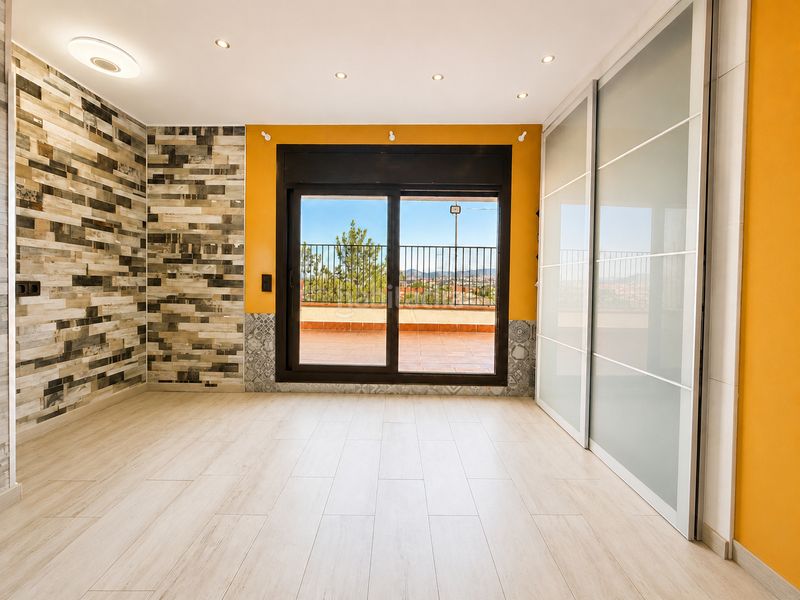 Foto 593e3598-6e69-4327-b6f9-b5b77d1fc735. Àtic amb calefacció a Centre Prat de Llobregat (El)
