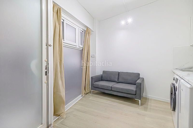 Foto 40d5ebf3-9fb0-4542-adf4-4b7d1afb8f8c. Local comercial a El Raval Santa Coloma de Gramenet