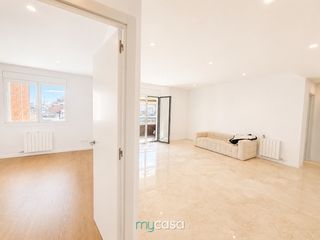 Pis  Carrer de sardenya. ¡exclusiva vivienda reformada en la última planta junto a la sag