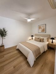 Local Comercial  Carrer d'enric granados. ¡reforma a estrenar en una ubicación privilegiada!