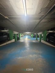 Autoparkplatz  Avinguda d'amèrica. ¡protege tu vehículo todo el año! amplia plaza de parking en bad
