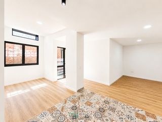Local Comercial  Avinguda meridiana. ¡inversión, empresa o nueva sede! un local que marca la diferenc