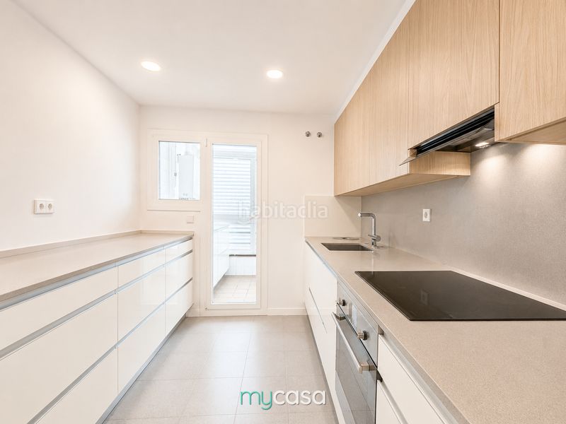 Foto 65a88a3a-591d-484a-9d83-b590ae635f8e. Pis amb calefacció aparcament a Sagrada Família Barcelona