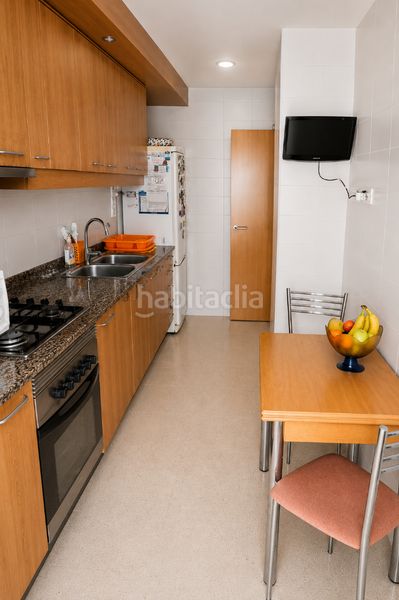 Foto 0e66d946-a070-460a-ad25-71ce6090f8df. Piso ¡tu nuevo hogar : 3 habitaciones, terraza, luz natural y finca del 2010 en Badalona