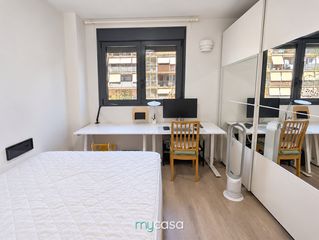 Pis  Carrer clara campoamor. ¡exclusiva vivienda junto a port fòrum! terraza, doble dormitori