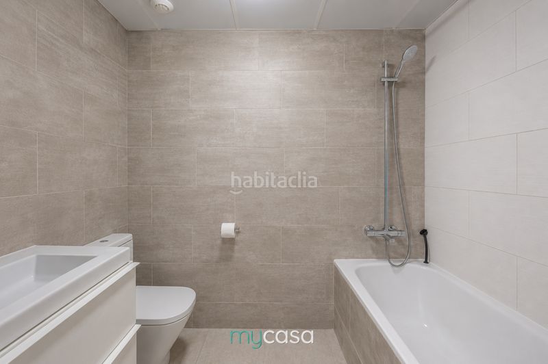 Foto ca5bddd2-030c-4952-9cae-03d76a7b3b71. Piso ¡40 m² de terraza + vistas al mar + piscina + parking! espectacular ático en 7ª planta en Sant Adrià de Besòs