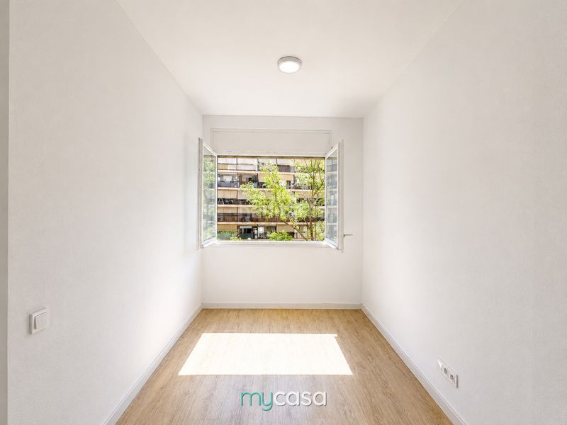 Foto 6c59f367-8dca-4cbb-a849-577f7f7a96f9. Local comercial a Trinitat Nova Barcelona