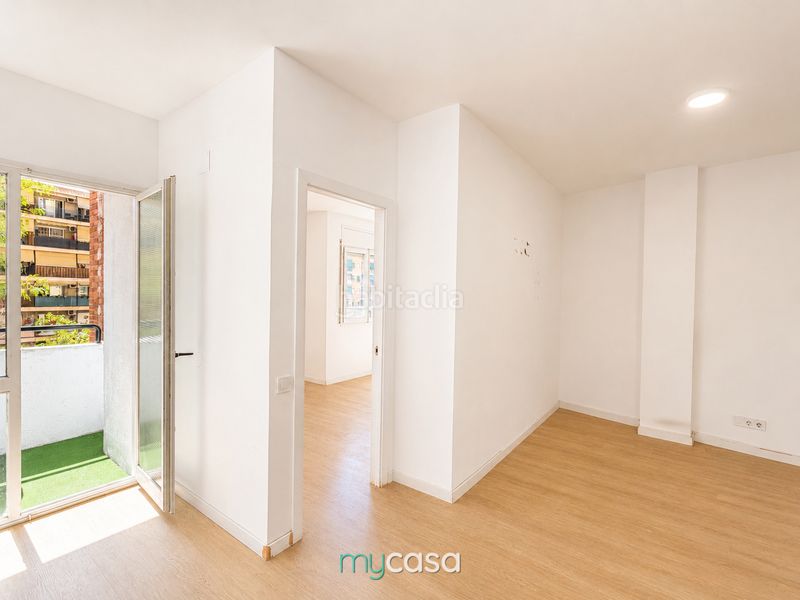 Foto a97629f1-f611-482d-a34a-59aa5bedb25a. Local comercial a Trinitat Nova Barcelona