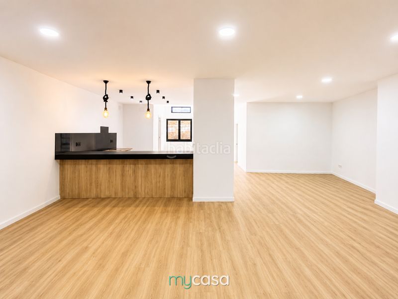 Foto b24d5869-86e7-4424-8661-5d26bbcea093. Local comercial a Trinitat Nova Barcelona