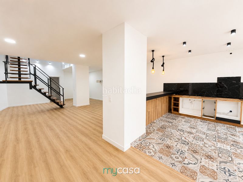 Foto b9fda80d-eb60-4e2f-aba1-2ee526e79f3d. Local comercial a Trinitat Nova Barcelona