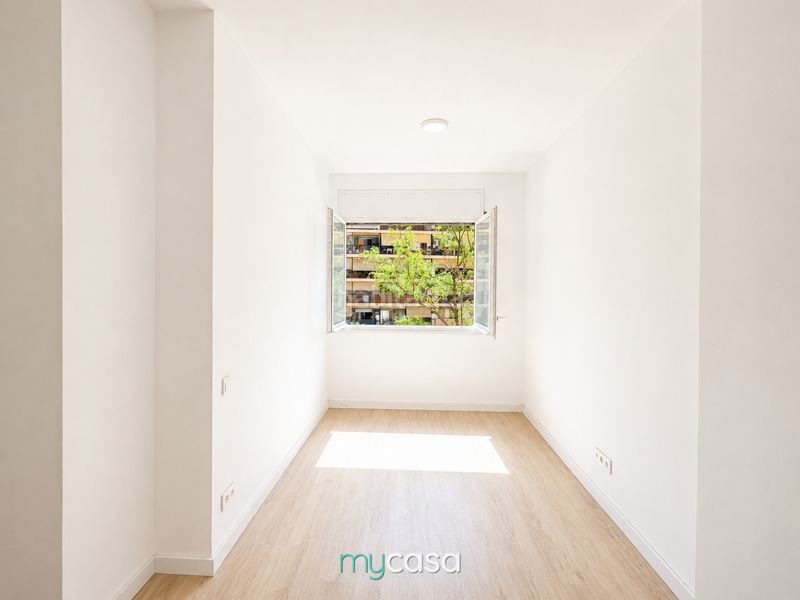 Foto ba555ff0-abe5-4ce0-8b4d-9e2898a79630. Local comercial a Trinitat Nova Barcelona