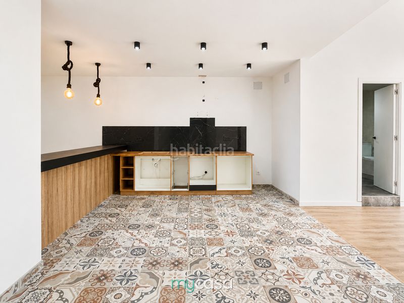 Foto d3971590-4129-43f8-9649-d74b526792f4. Local comercial a Trinitat Nova Barcelona