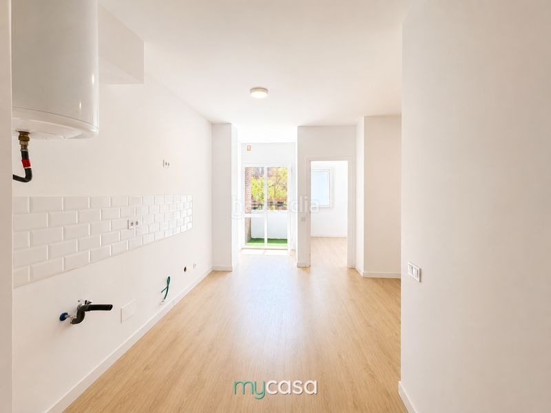 Foto e607a38f-745b-4cc0-8429-fc98d816e656. Local comercial a Trinitat Nova Barcelona