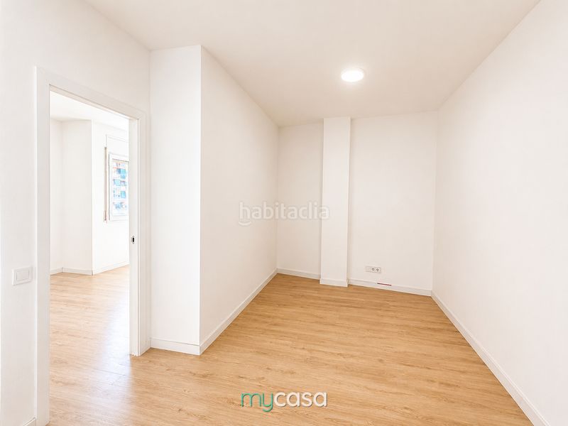 Foto f201b4a1-5603-4afa-8251-e149242b3004. Local comercial a Trinitat Nova Barcelona
