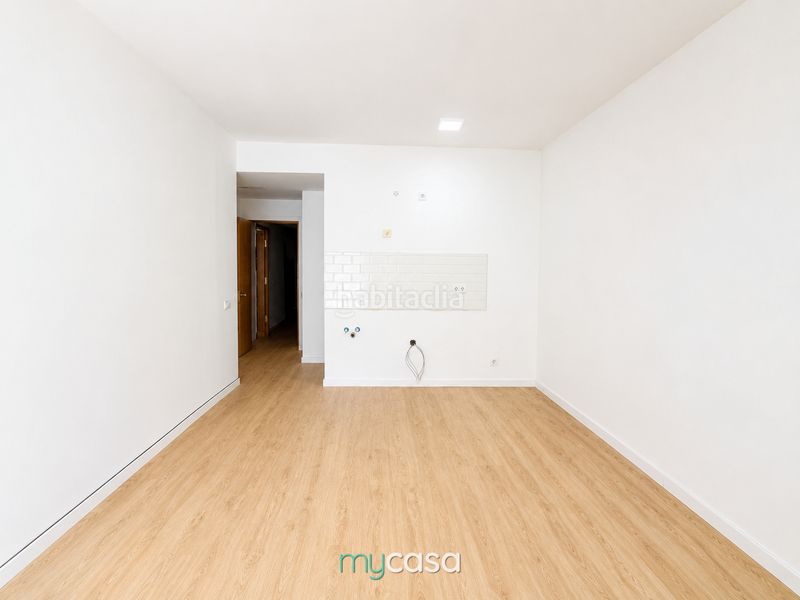 Foto f768ff45-f7b1-4d16-9ec4-ab503108f535. Local comercial a Trinitat Nova Barcelona