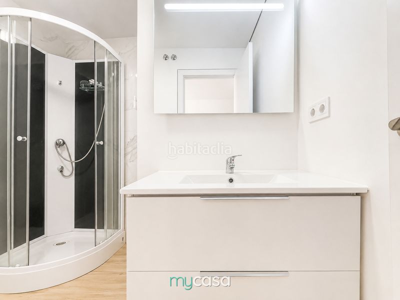 Foto ffaa6d75-75db-4e37-9e76-153b9b8abb37. Local comercial a Trinitat Nova Barcelona