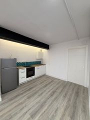 Estudi  Carrer ample. ¡local reformado, luminoso y con gran espacio diáfano en llefià!