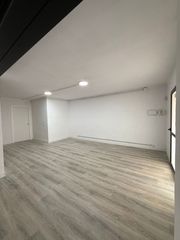 Monolocale  Carrer ample. Local reformado en llefià · 40 m² · cocina · baño · parquet