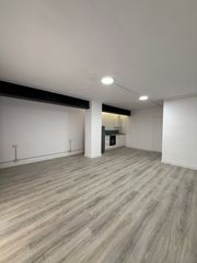 Monolocale  Carrer ample. Diseño · luz · espacio abierto · totalmente reformado